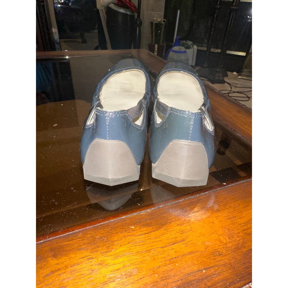 ⭐️ Women’s TSUBO Blue Patent Leather Ballet Flats. Size 7.5. Everyday. Casual - Picture 4 of 5